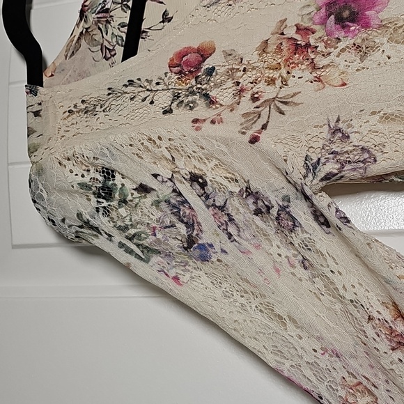 Origami Sm Floral Lace Long Blouse - Picture 7 of 15